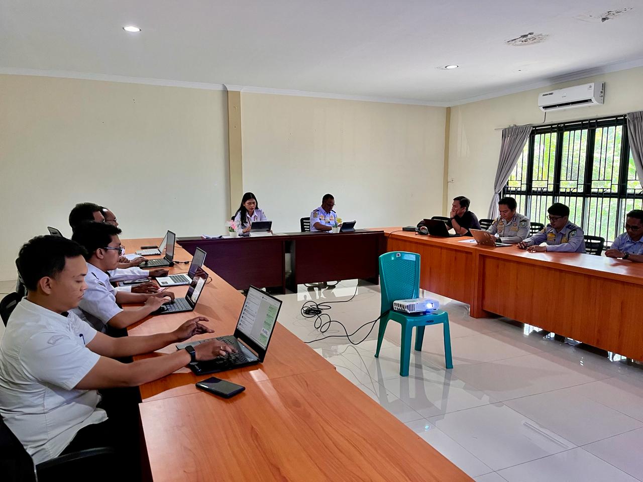 You are currently viewing Inspektorat Kabupaten Sanggau Melaksanakan Reviu HPS (Harga Perkiraan Sendiri) Pemeliharaan Alat Penerangan Jalan (APJ) Pada Dinas Perhubungan Kabupaten Sanggau Tahun 2026